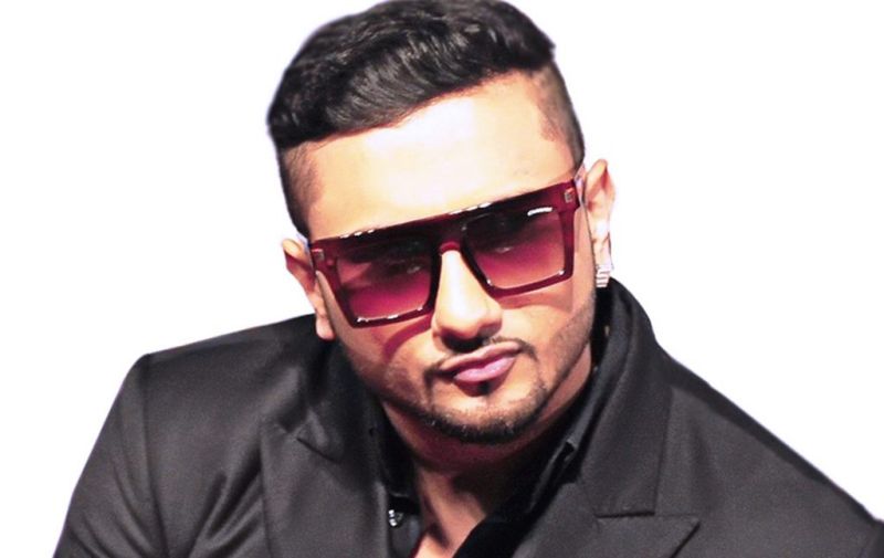 Singer Honey Singh allowed to go abroad | गायक हनीसिंगला विदेशात जाण्याची परवानगी