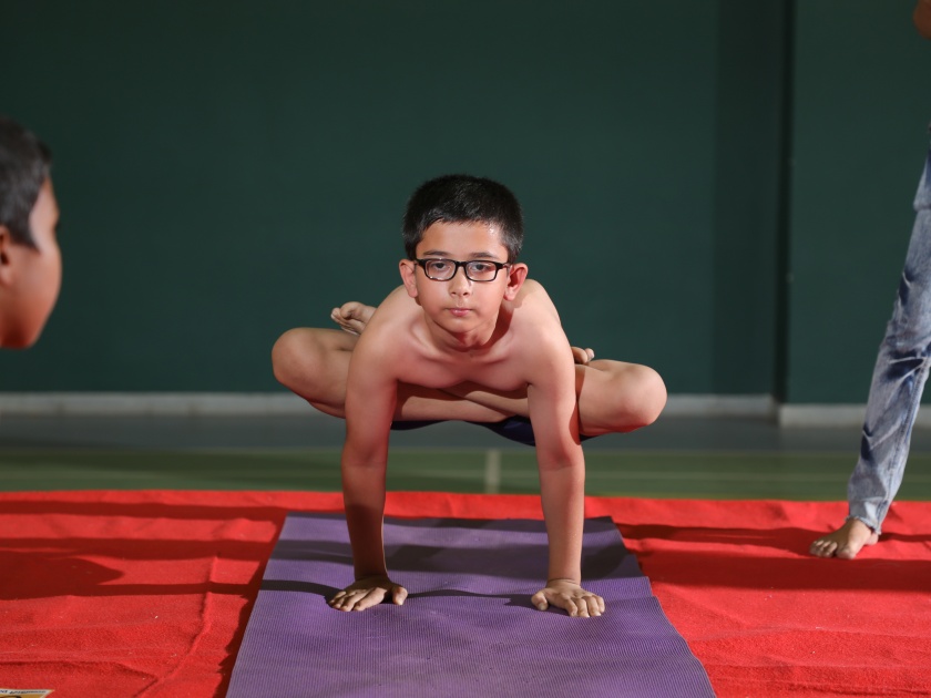 The breathtaking presentation of Yogasana players | योगासनाच्या खेळाडूंचे चित्तथरारक सादरीकरण