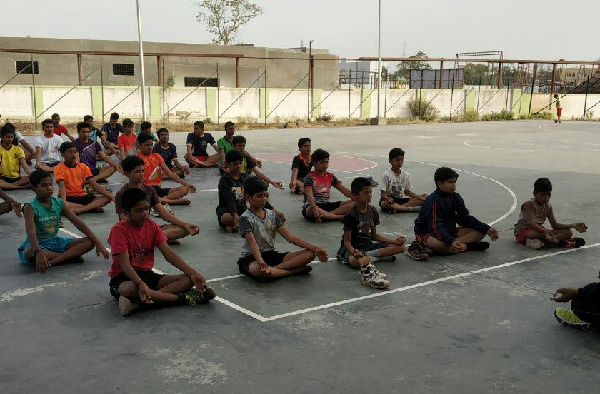 Wasim Sports Sports Department Yoga lessons for youngsters! | वाशिमच्या क्रीडा विभागाकडून युवा खेळाडूंना योगासनांचे धडे!