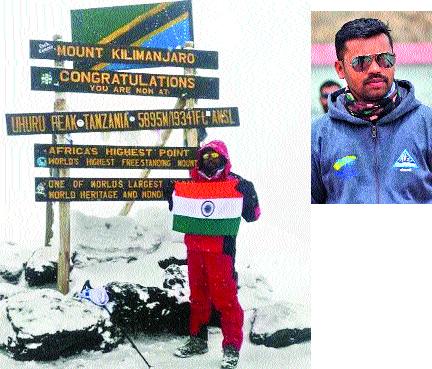 Assad's youth flags on Mount Kilimanjaro | चढाई करणारा वर्षातील पहिला भारतीय : आसदच्या तरुणाचा माऊंट किलिमांजारोवर झेंडा