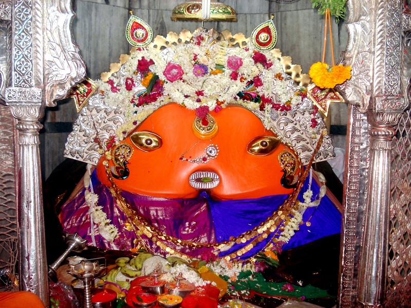 This year Navratri festival of Shri Yogeshwari Devi without devotees; There will be a formal program but devotees will not have darshan | यंदा श्री योगेश्वरी देवीचा नवरात्र महोत्सव भाविकाविना; विधीवत कार्यक्रम होणार पण भाविकांना दर्शन नाही