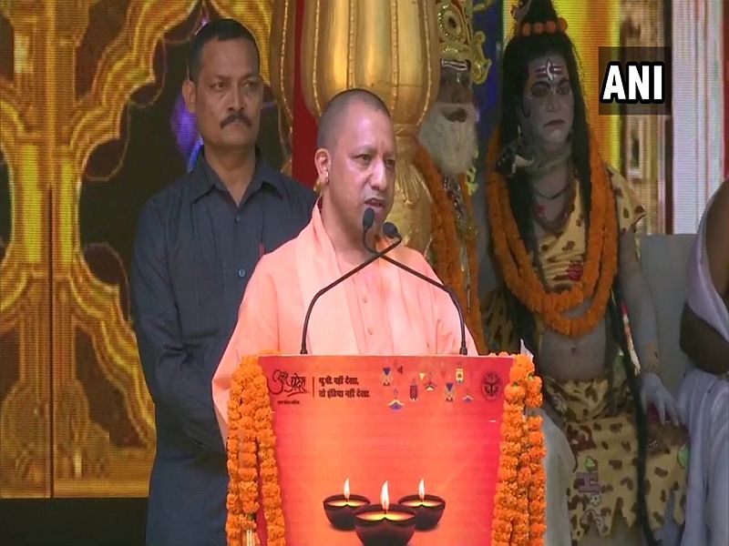 Chief Minister Yogi Adityanath In Deepotsava Celebration In Ayodhya Targets Opposition | आधीची सरकारे अयोध्या नावानेच घाबरत होती - योगी आदित्यनाथ