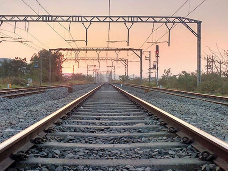 Youth dies after falling under train | रेल्वेखाली आल्याने युवकाचा मृत्यू