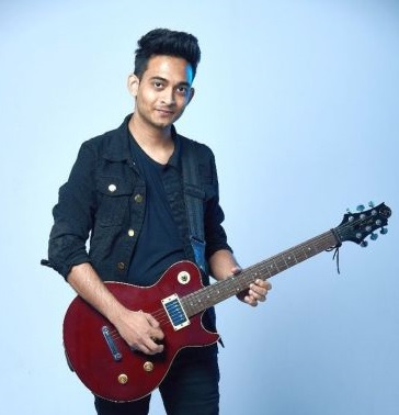 Yavatmal's young musicians felicitate in Bollywood | यवतमाळच्या तरुण संगीतकाराची सिनेजगतात भरारी