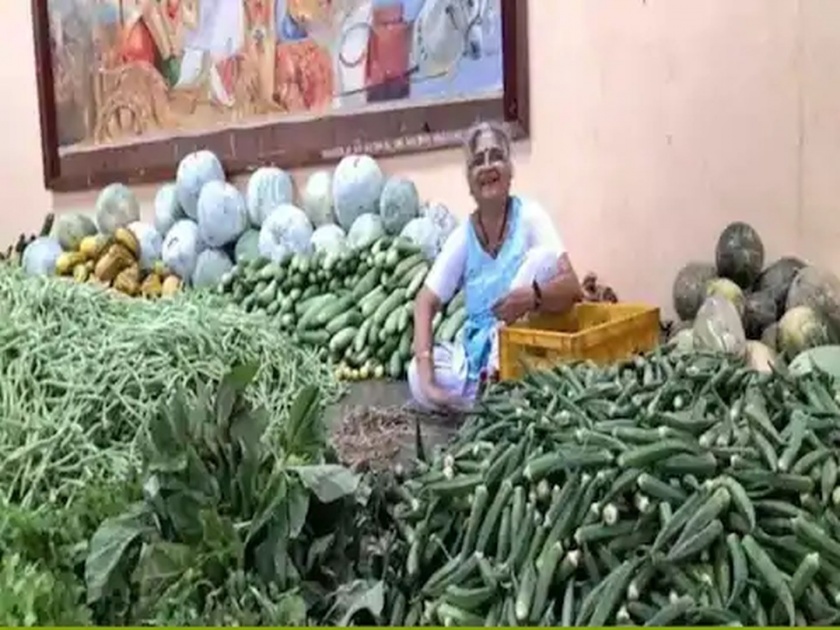 Fact Check : Photo of sudha murthy who build infosys selling vegetables goes viral | Fact Check : इन्फोसिस उभारणाऱ्या सुधा मूर्तींचा भाजी विकतानाचा PHOTO VIRAL; जाणून घ्या यामागचं सत्य
