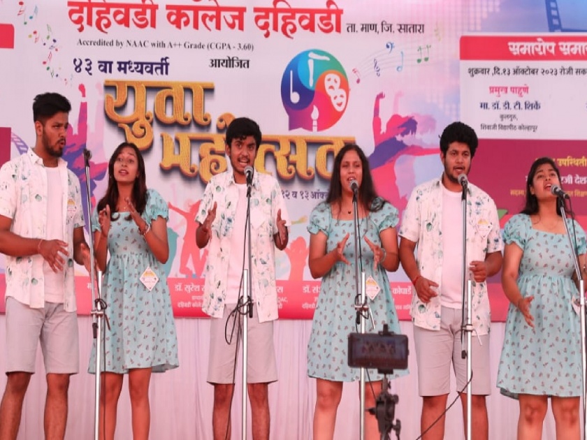 Shivaji University Central Youth Festival: Youths woke up the night to showcase their skills | शिवाजी विद्यापीठ मध्यवर्ती युवा महोत्सव: कौशल्य दाखविण्यासाठी तरुणांनी रात्र जागविली