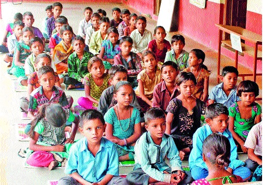 75,371 students of Sangli district awaiting uniforms- Rs | सांगली जिल्ह्यातील ७५,३७१ विद्यार्थी गणवेशाच्या प्रतीक्षेत-साडेचार कोटी मंजूर