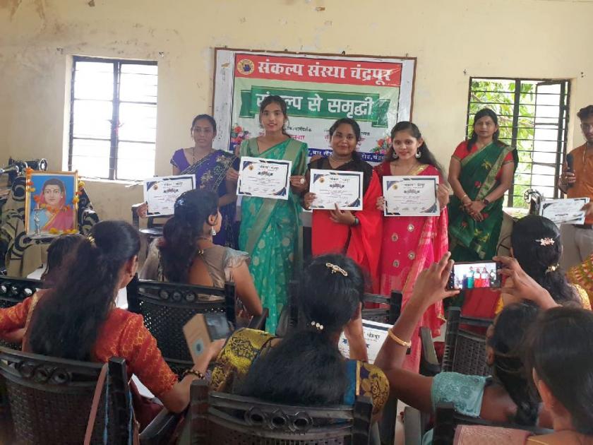 over 100 girls in Chandrapur city became self-reliant, got training in sewing | चंद्रपूर शहरातील शंभरावर मुली झाल्या आत्मनिर्भर, शिवणकलेचे मिळाले प्रशिक्षण