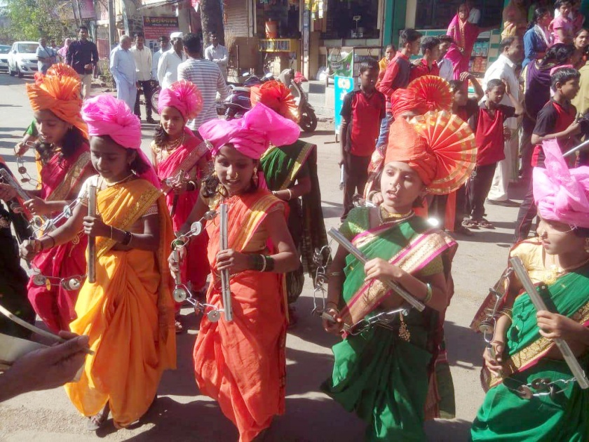  The festival begins with a procession, organized by the Vangurla Municipal Council | महोत्सवाचा शोभायात्रेने प्रारंभ, वेंगुर्ला नगरपरिषदेच्यावतीने आयोजन