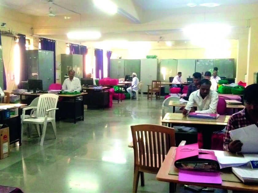 Zilla Parishad 'Cabin-Free' office initiative! | जिल्हा परिषदेत ‘कॅबिनमुक्त’ कार्यालयाचा उपक्रम!