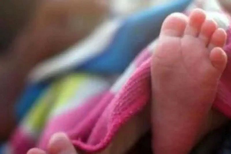 woman poisons one year old child and tries to commit suicide | सासू-सुनेच्या वादात चिमुकल्याचा बळी.. बाळाला विष पाजून मारलं, स्वत:ही प्यायली