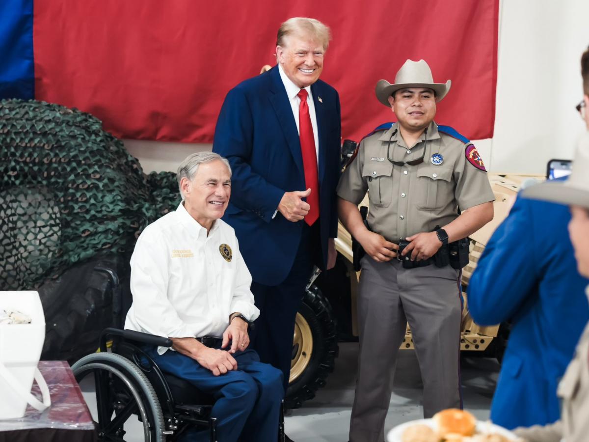Texas Guv endorses Trump for President during visit to US-Mexico border ...