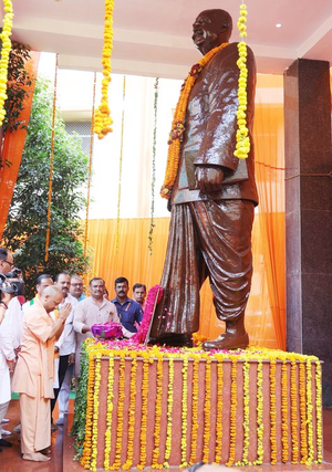 Yogi Adityanath pays floral tribute to Shyama Prasad Mukherjee on his ...