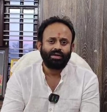 Threat to woman official: Karnataka Congress suspends party member Rajeev  Gowda - www.lokmattimes.com