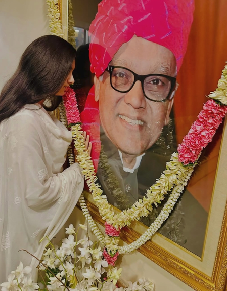 Aishwarya Rai Bachchan shares emotional pic of Aaradhya paying tribute to late father on death anniversary