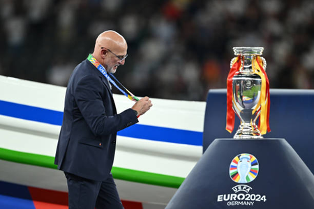De la Fuente backs balance as Spain names World Cup squad