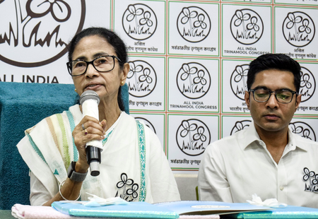 Calcutta HC directs Mamata Banerjee, Abhishek Banerjee to file affidavits on contempt of court notices