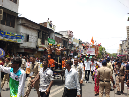 Ahmedabad Rath Yatra reaches Saraspur under AI
