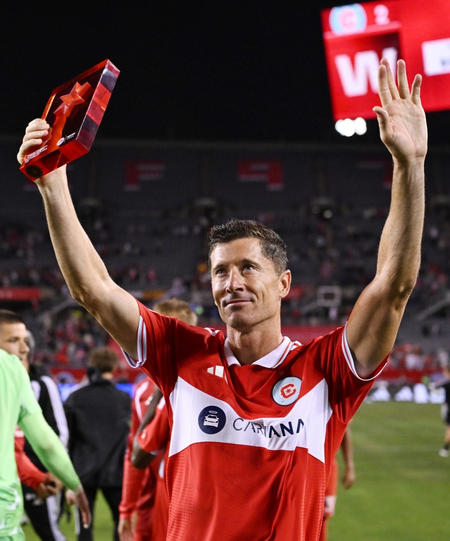 Lewandowski scores brace in victorious Chicago Fire home debut against Charlotte