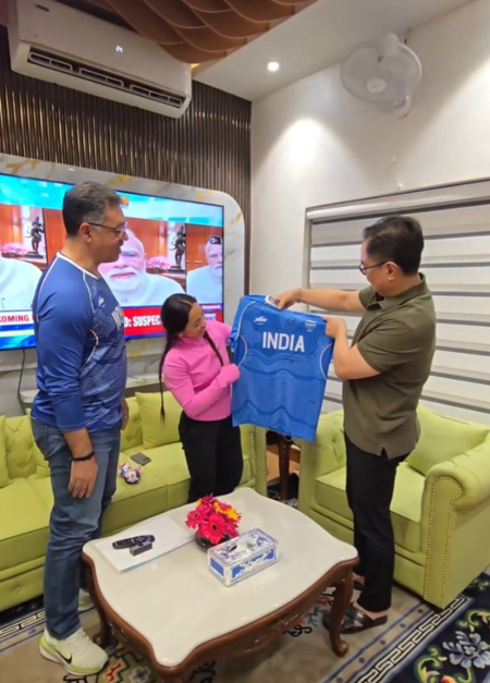 Mirabai Chanu gifts signed jersey to Union Minister Kiren Rijiju after CWG glory