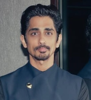 actor Arnav Bhasin for effortlessly looking like a fighter pilot