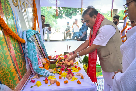 Assam CM visits residence of late BTC Deputy Speaker, offers condolences