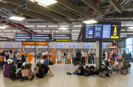 Over 1,000 flights cancelled as UK air travel hit by technical glitch