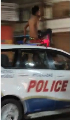 Drunk man hops on to moving police vehicle in Hyderabad - www ...