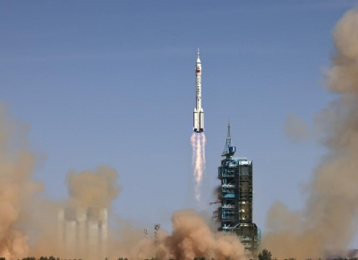 China launches 3 astronauts to complete space station construction ...