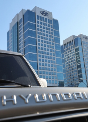 Hyundai Motor workers stage full