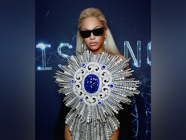 Beyonce stuns fans with her dazzling look at London premiere of ...
