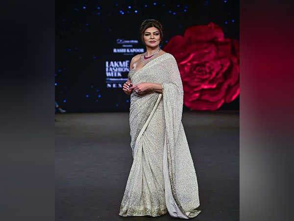 LFW X FDCI Day 5: Sushmita Sen dazzles in ivory saree, shares her ...