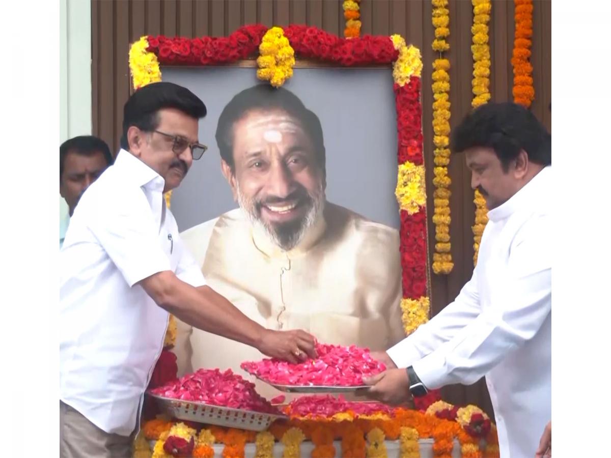 Tamil Nadu CM MK Stalin pays floral tribute to late actor Sivaji ...