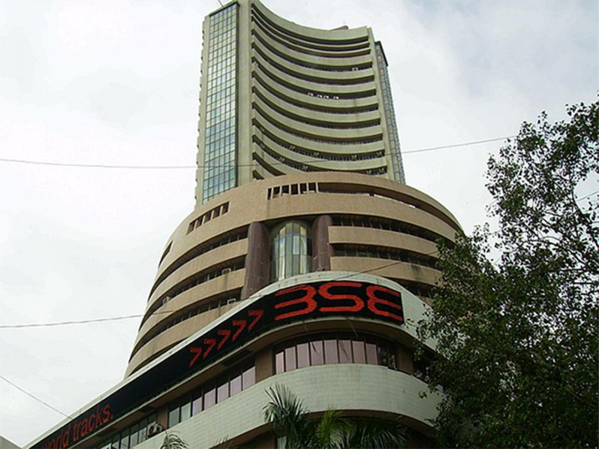 Indian stock indices decline, analysts point to profit booking; Sensex, Nifty down 0.5