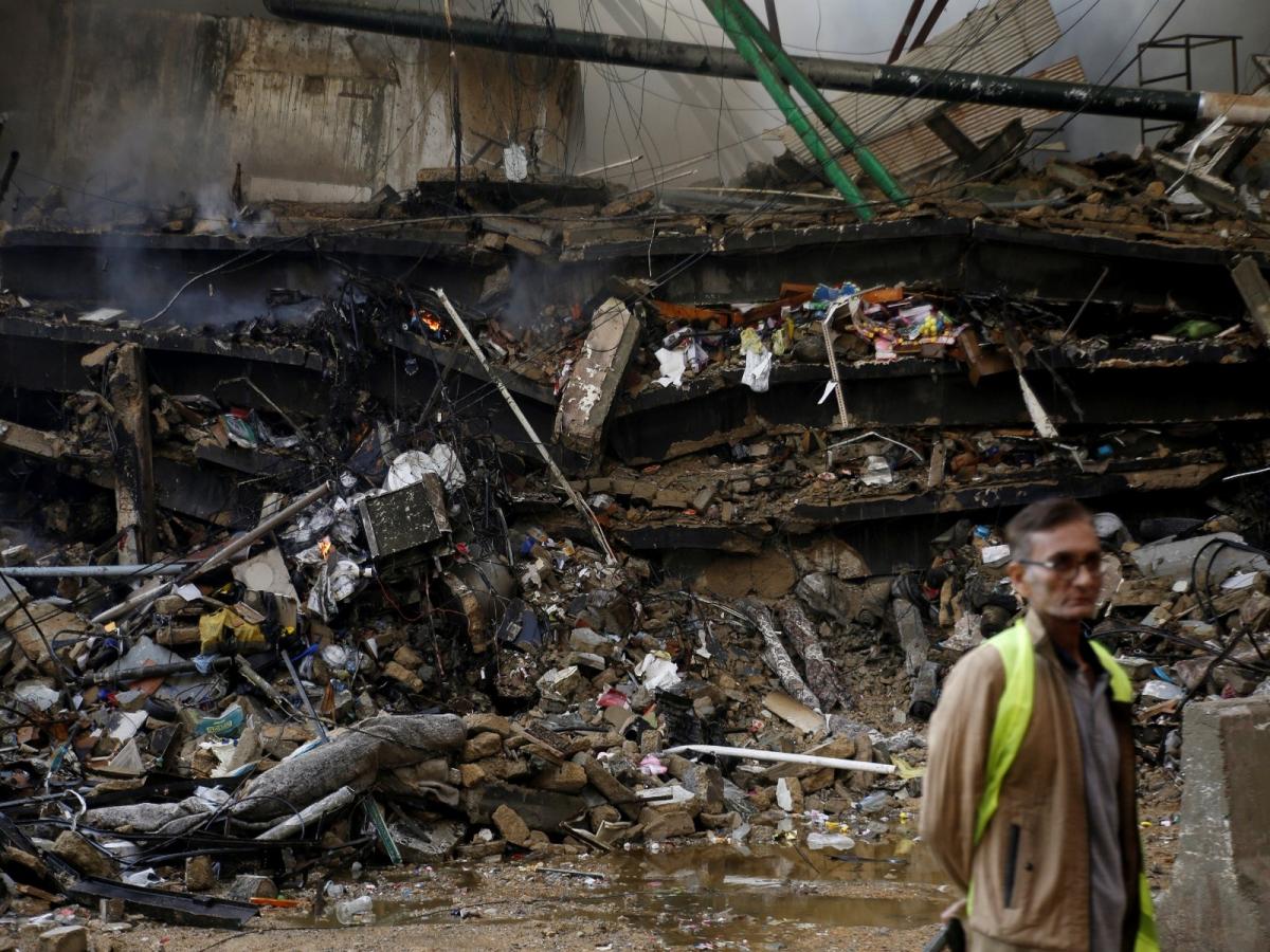 Pakistan: Death toll from Gul Plaza fire rises to 73 as search op nears ...