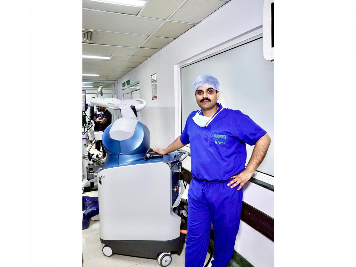 Dr. Zubin Mehta Performs Region's First Robotic Total Hip Replacement ...