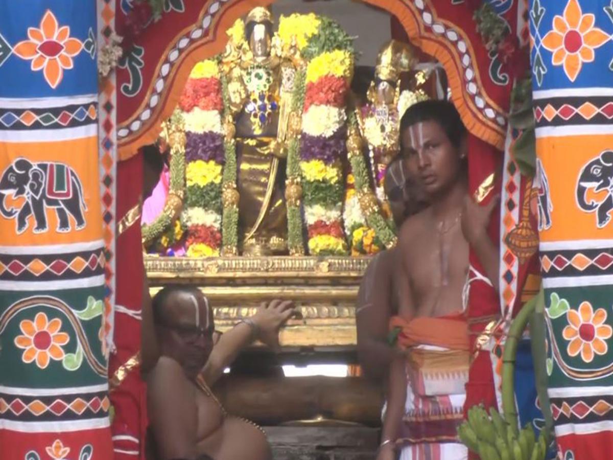 Azhagar Function Madurai: Thousands of devotees participate in chariot festival of ...