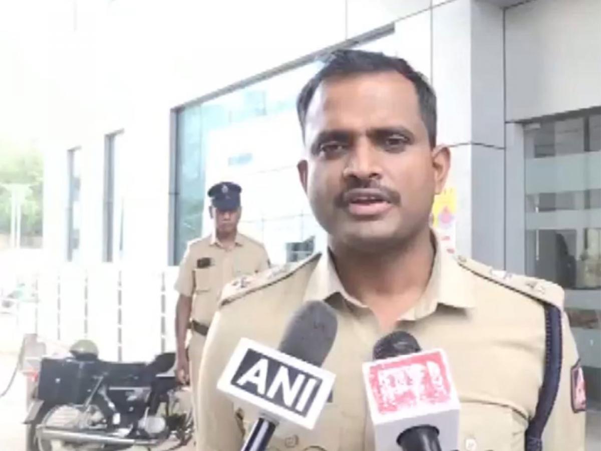 Karnataka: Man found dead inside burnt car in Tumakuru; probe underway ...