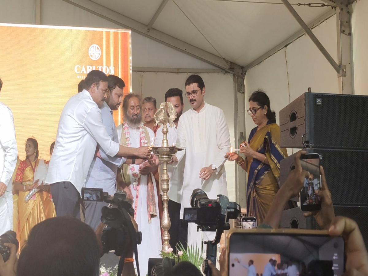 Andhra Pradesh: Sri Sri Ravi Shankar lays foundation stone for integrated wellness centre in Ongole - www.lokmattimes.com