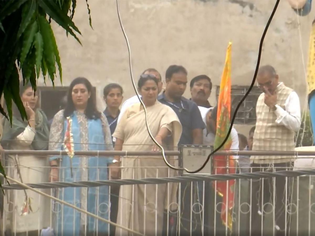 Collapsing Panel Delhi CM reaches Satya Niketan building collapse site; MP Bidhuri says ...