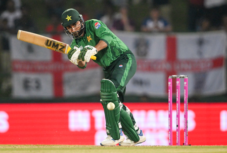 T20 WC: Farhan’s 63, late flourish from Shadab help Pakistan post 164/9 ...