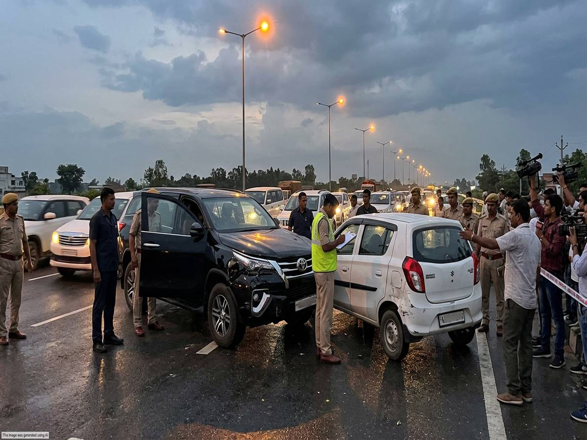 Rahul Gandhi's Convoy Car Involved in Minor Accident on Purvanchal ...