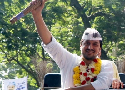 Goa AAP offers cake to defector MLAs; launches clean politics campaign ...