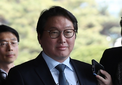 SK Group chairman ordered to pay $644 million in asset division to ex