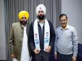 Amritsar mayor joins AAP in jolt to Congress - Hindi News | Amritsar mayor joins AAP in jolt to Congress | Latest national News at Lokmattimes.com