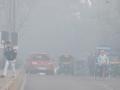 Cold wave grips Delhi, fog affects visibility slows traffic - Hindi News | Cold wave grips Delhi, fog affects visibility slows traffic | Latest national News at Lokmattimes.com