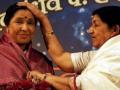 Asha Bhosle recalls Lata Mangeshkar's advice on tackling fear - Hindi News | Asha Bhosle recalls Lata Mangeshkar's advice on tackling fear | Latest lifestyle News at Lokmattimes.com