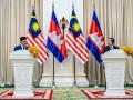 Cambodia, Malaysia vow to further advance ties, cooperation - Hindi News | Cambodia, Malaysia vow to further advance ties, cooperation | Latest politics News at Lokmattimes.com