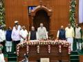 Amid row, ruling BJP unveils Veer Savarkar's photo in K'taka Assembly - Hindi News | Amid row, ruling BJP unveils Veer Savarkar's photo in K'taka Assembly | Latest politics News at Lokmattimes.com