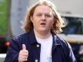 Lewis Capaldi's mum does his laundry after he's shrunked 'a lot of clothes' - Hindi News | Lewis Capaldi's mum does his laundry after he's shrunked 'a lot of clothes' | Latest entertainment News at Lokmattimes.com